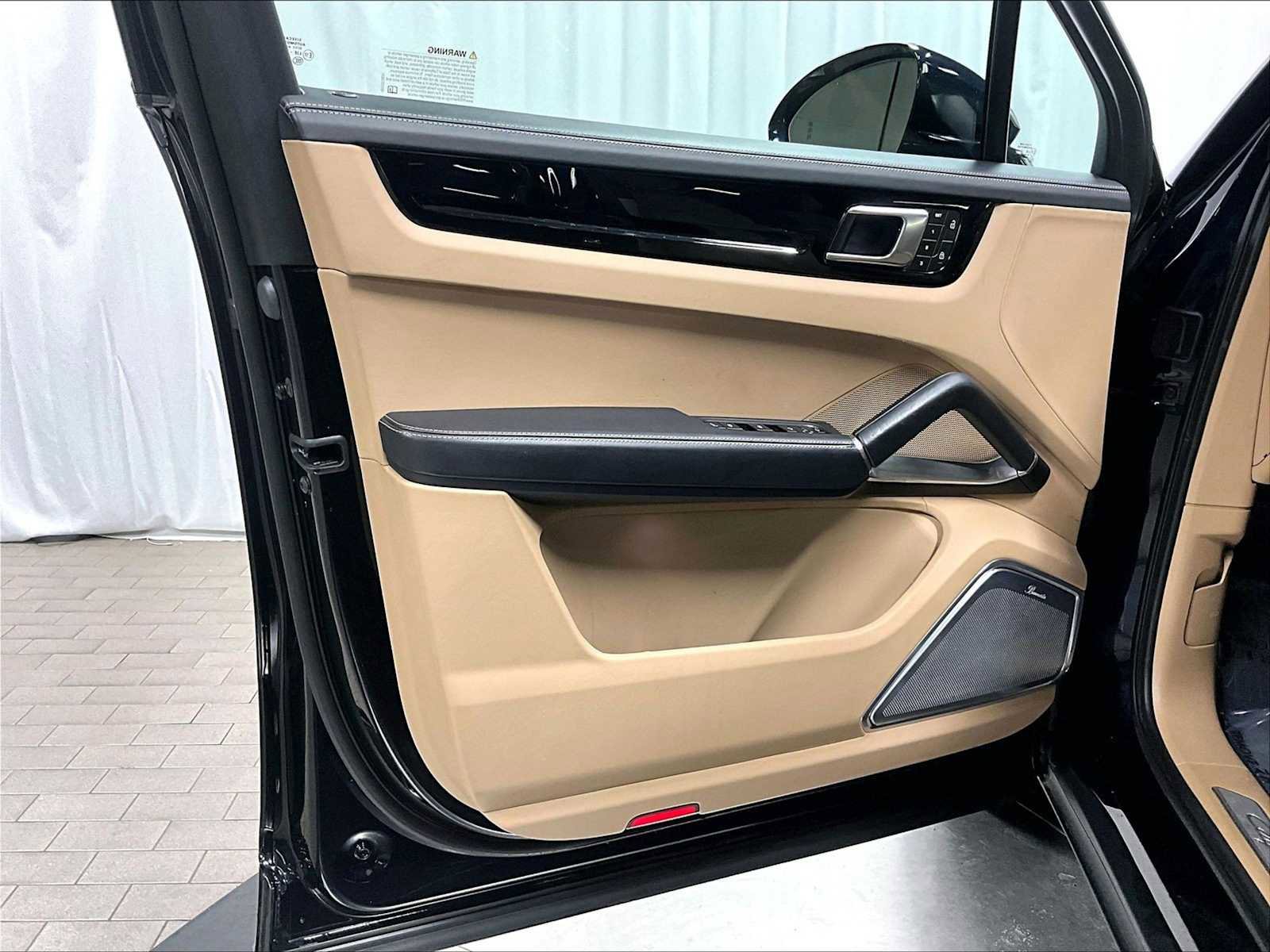 Used 2023 Porsche Cayenne Turbo S image 25