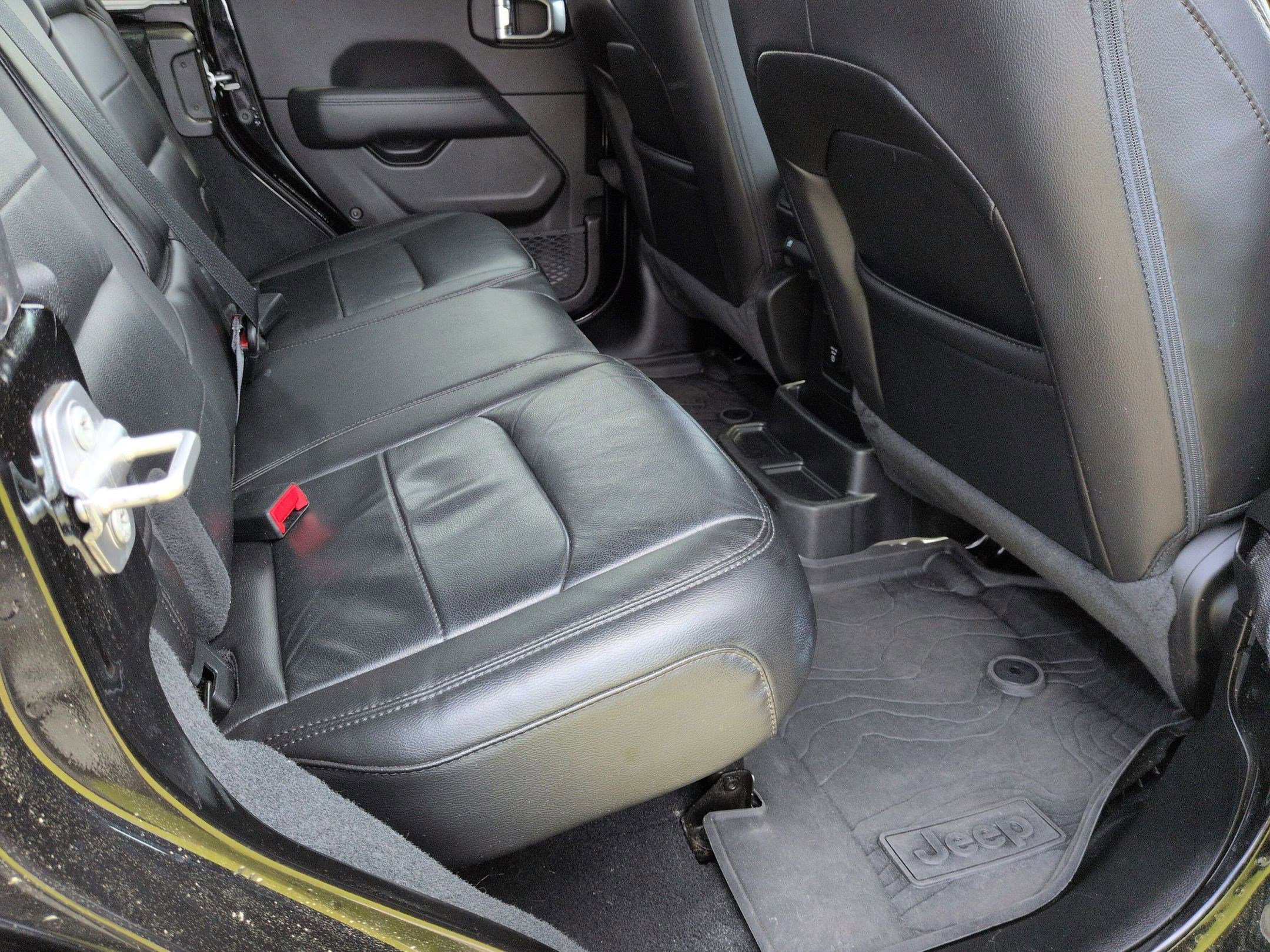 Used 2022 Jeep Wrangler Unlimited Sahara image 19