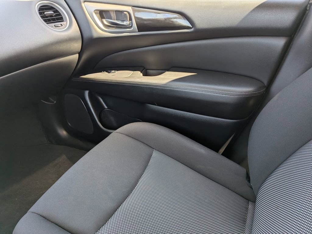Used 2020 Nissan Pathfinder SV FWD image 19