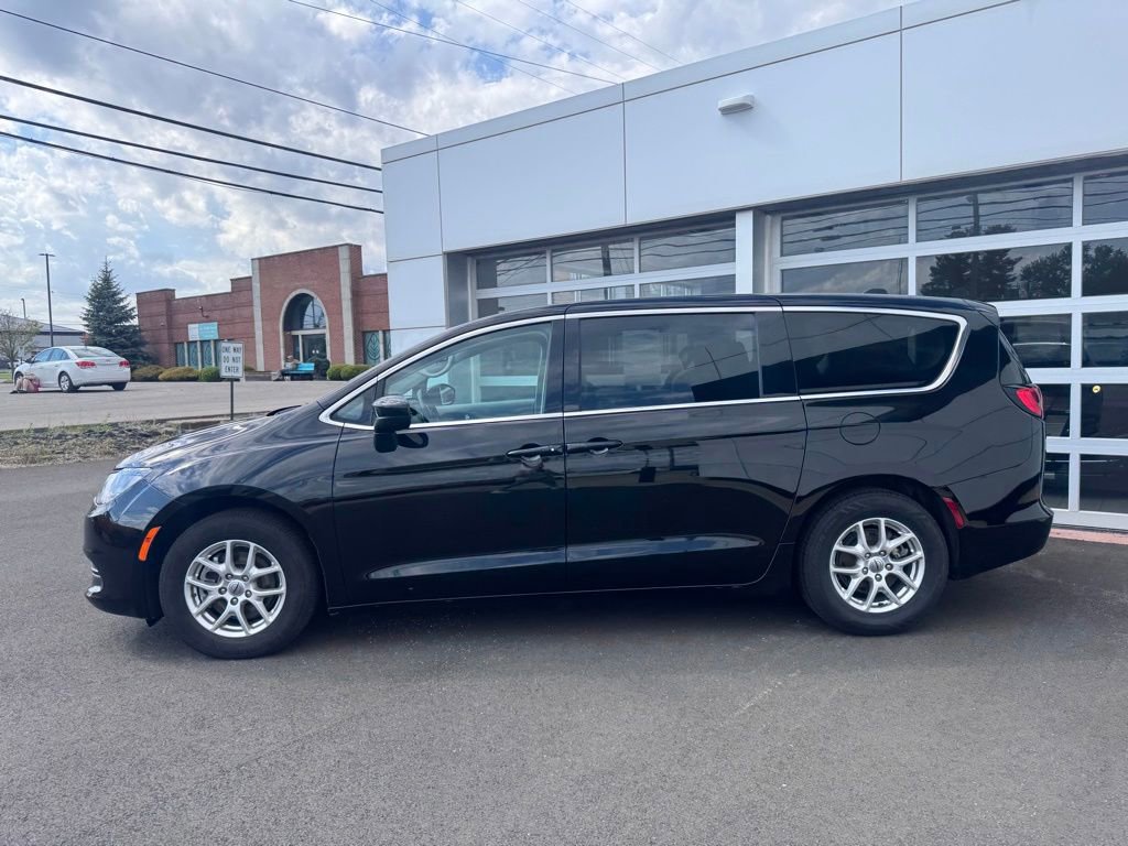 Used 2024 Chrysler Voyager LX FWD image 2