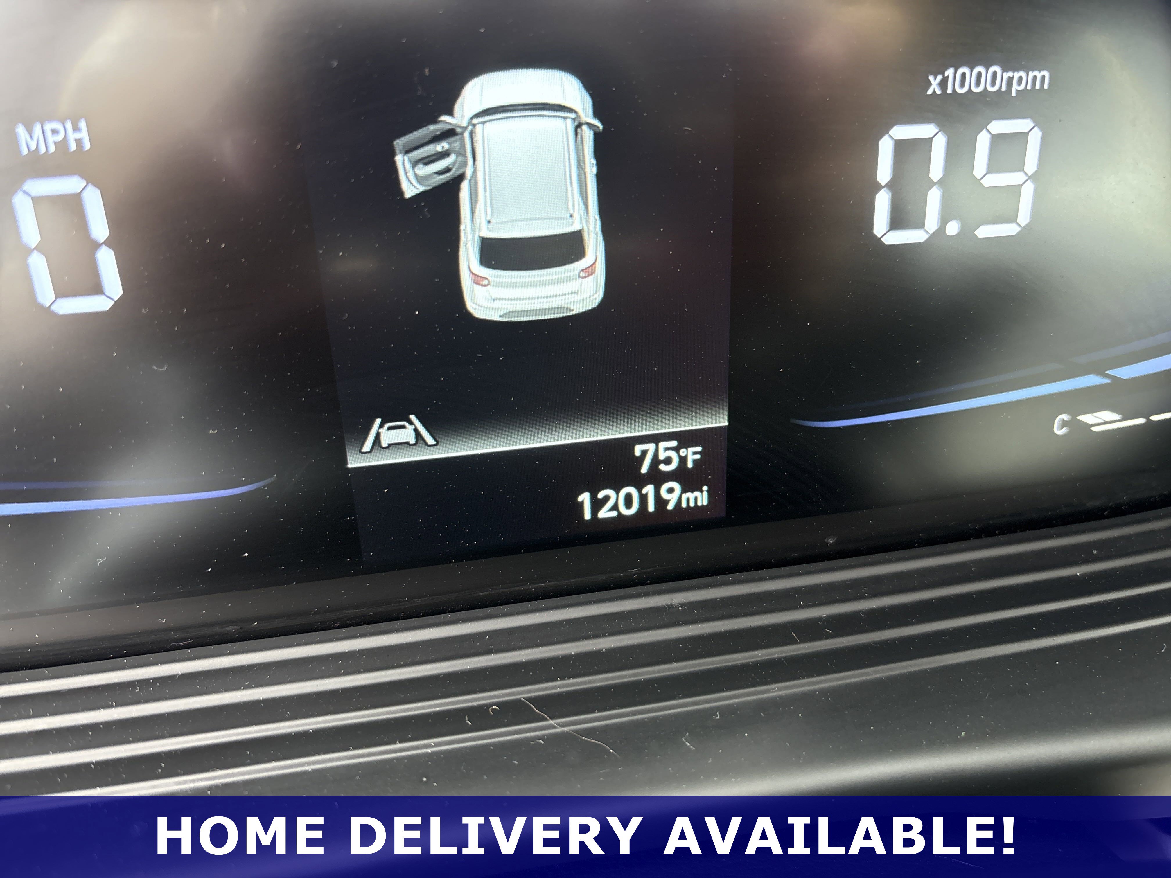 Used 2025 Hyundai Venue SEL image 4