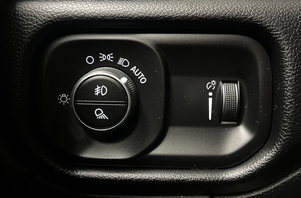 Used 2025 RAM 2500 Big Horn AWD/4WD image 33