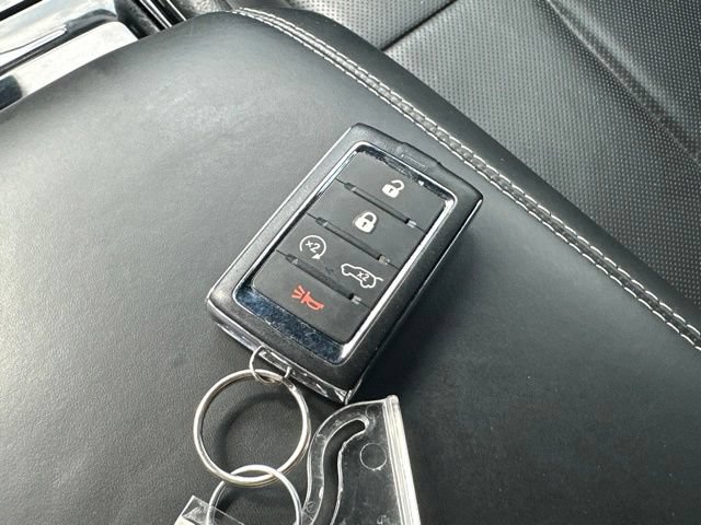 Used 2023 Jeep Grand Cherokee Overland w/ Adv Protech Group III AWD/4WD image 2