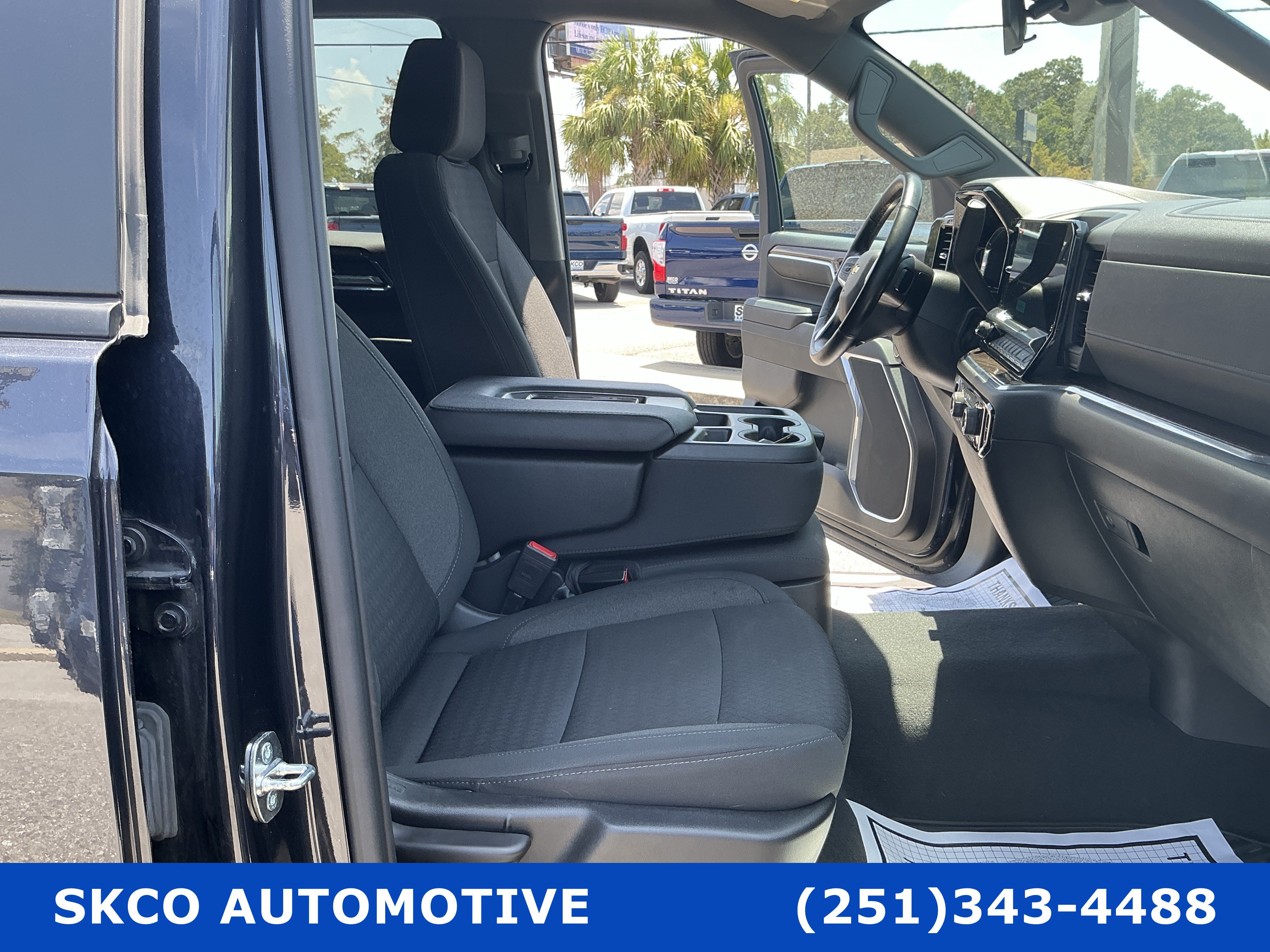 Used 2023 Chevrolet Silverado 1500 LT AWD/4WD image 13