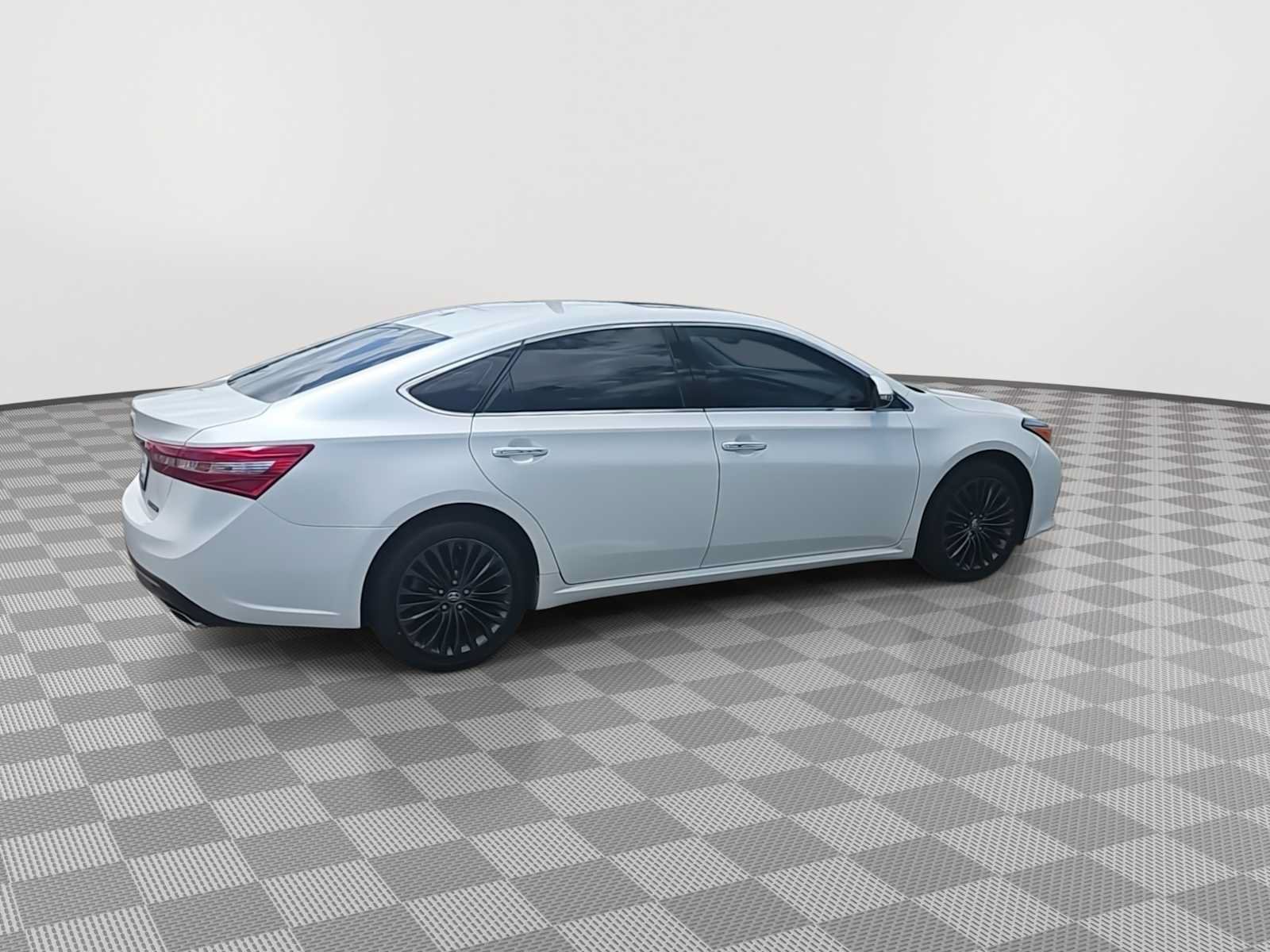 Used 2017 Toyota Avalon Touring FWD image 9