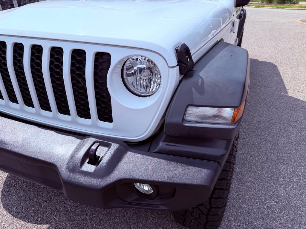 Used 2020 Jeep Gladiator Sport w/ Quick Order Package 24S AWD/4WD image 15