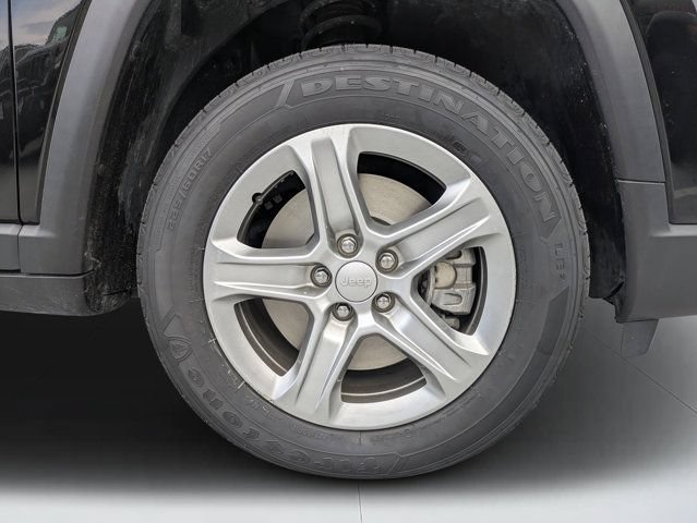 Used 2023 Jeep Compass Latitude w/ Sun and Sound Group AWD/4WD image 10
