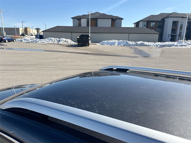 Used 2020 Jeep Cherokee Latitude Plus w/ Comfort/Convenience Group image 28