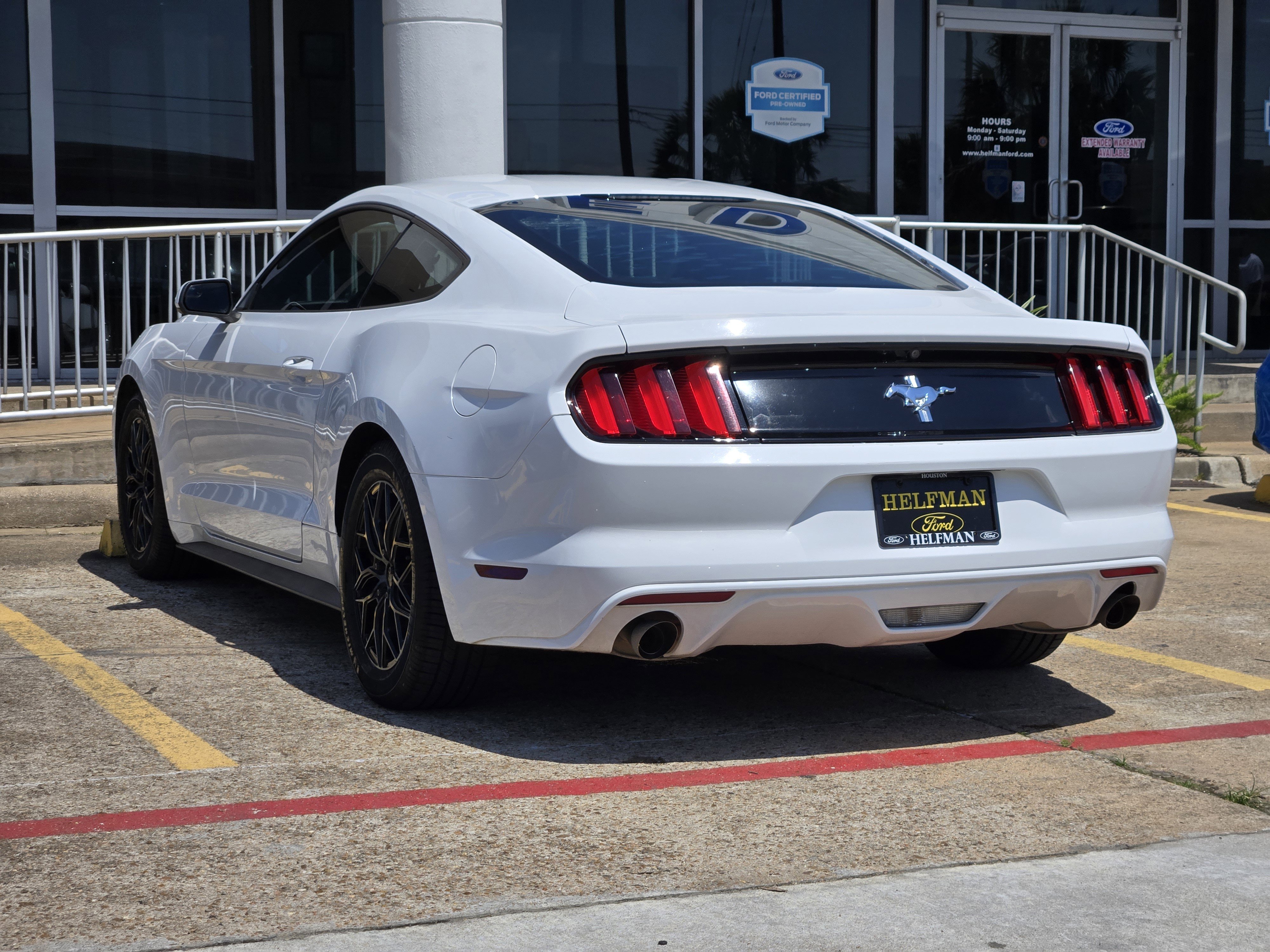 Used 2017 Ford Mustang Coupe RWD image 3