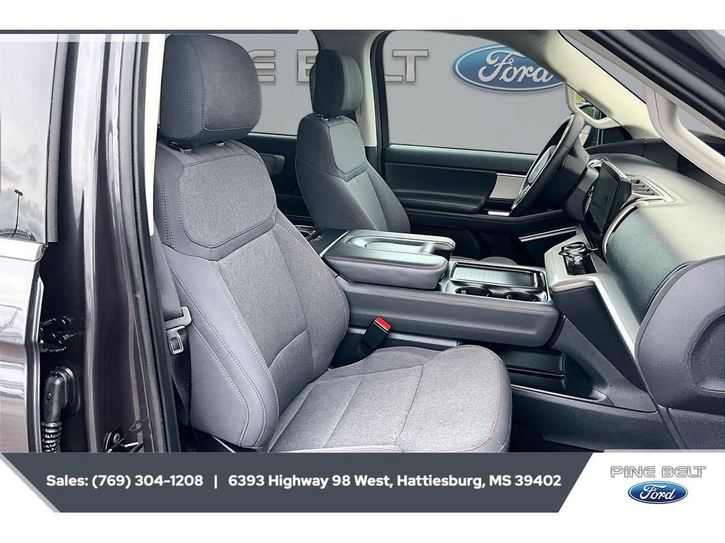 Used 2025 Ford Expedition Active RWD image 6