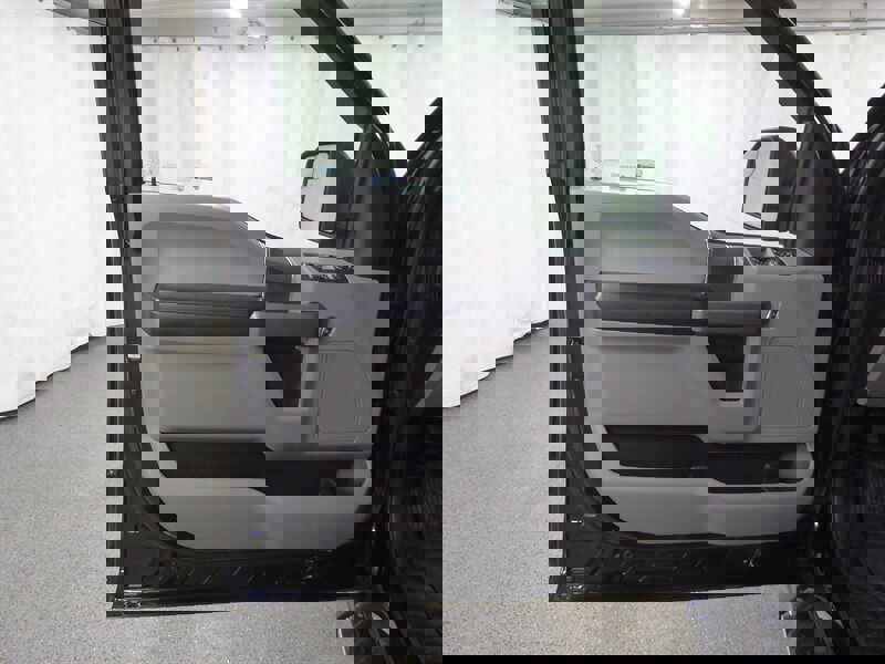 Used 2017 Ford F150 XLT w/ Equipment Group 302A Luxury image 18