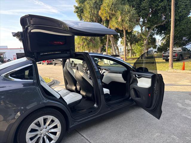 Used 2018 Tesla Model X 100D image 13