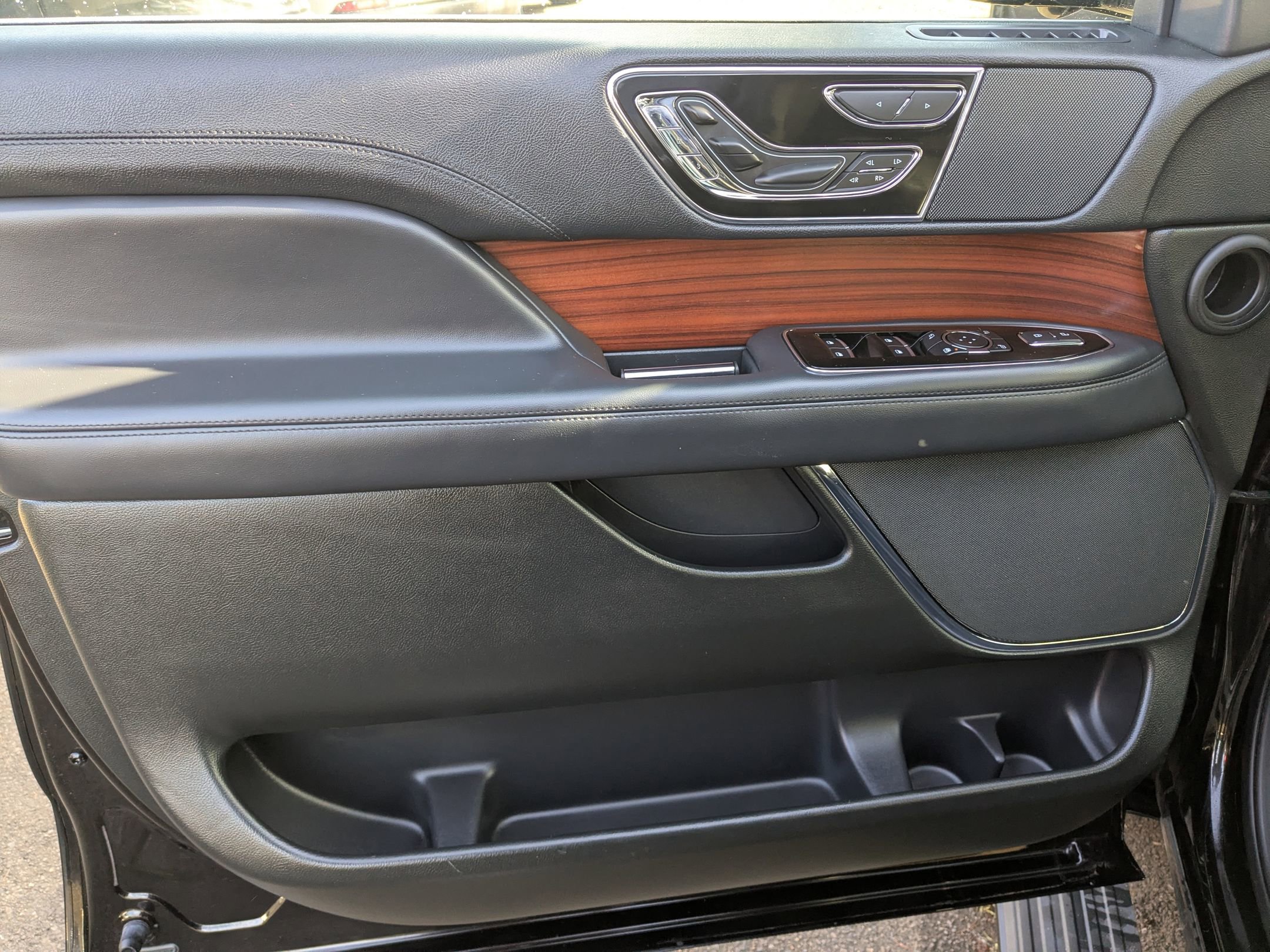 Used 2024 Lincoln Navigator Reserve image 8