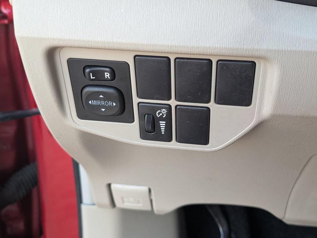 Used 2015 Toyota Prius Four FWD image 12