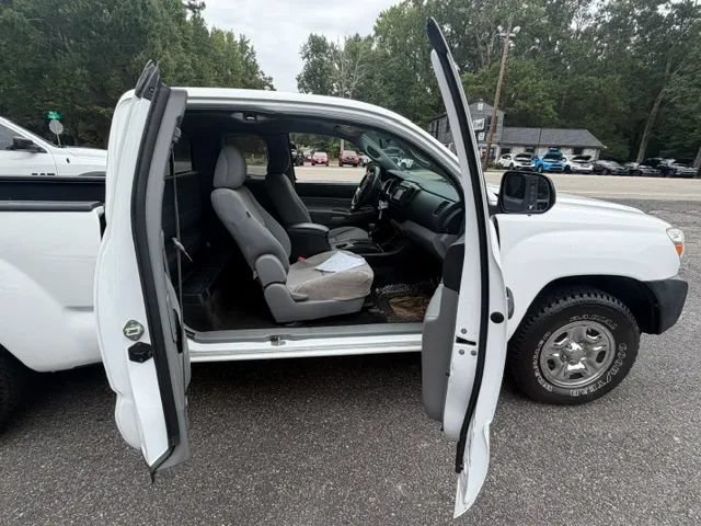 Used 2015 Toyota Tacoma 2WD Access Cab w/ Convenience Package image 3