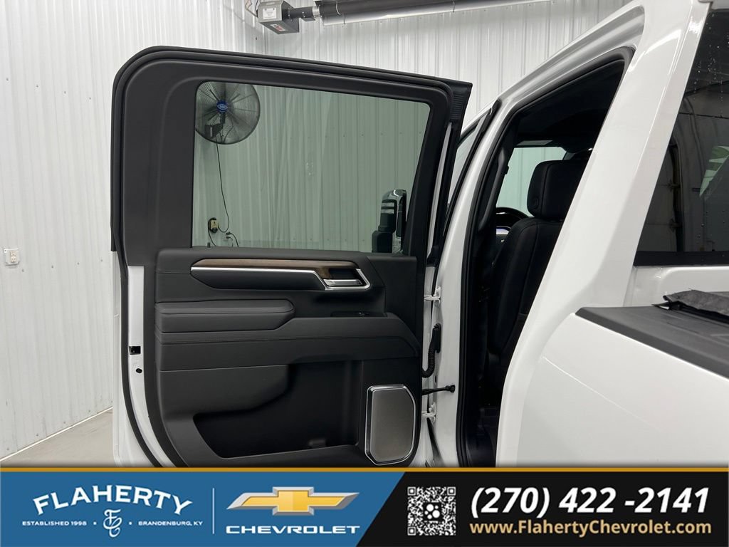 Used 2025 Chevrolet Silverado 2500 High Country w/ High Country Premium Package AWD/4WD image 10