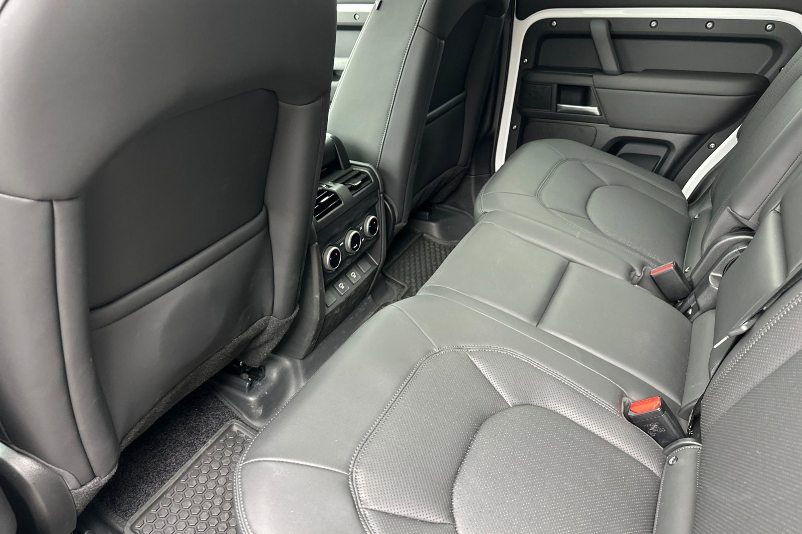 Used 2025 Land Rover Defender 130 S image 26