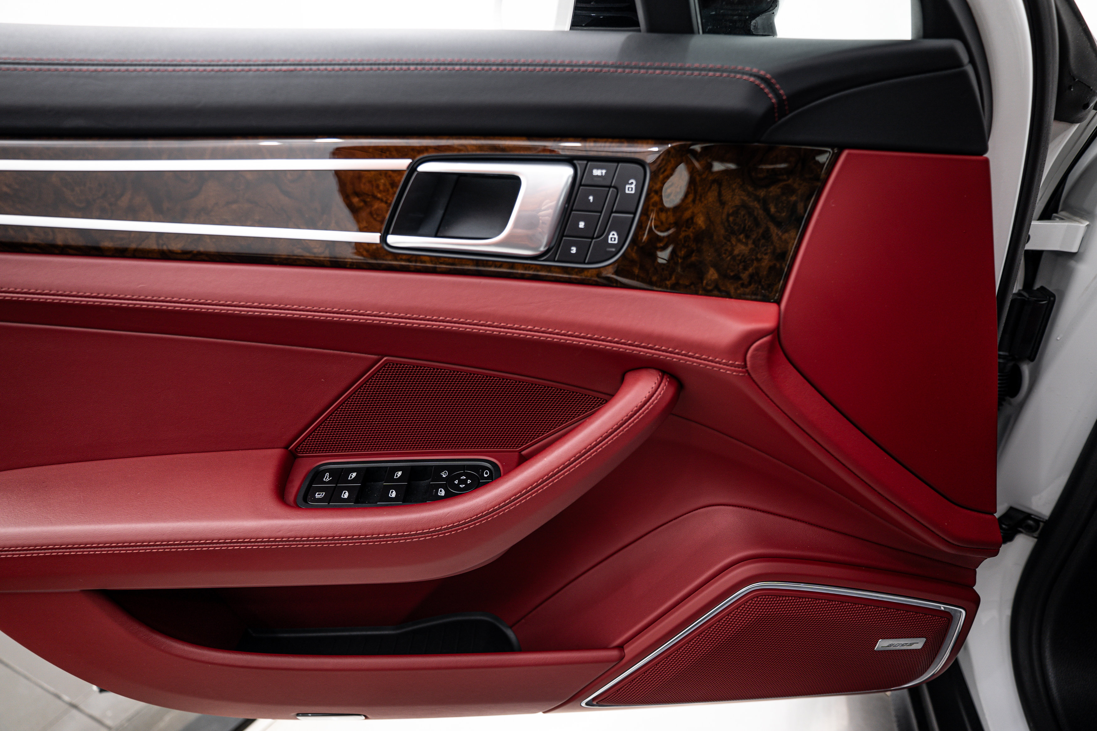 Used 2022 Porsche Panamera 4 image 16