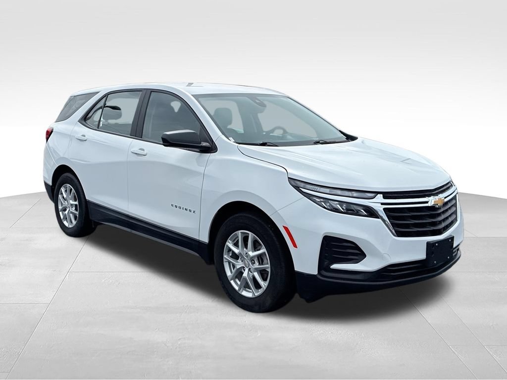 Used 2023 Chevrolet Equinox LS FWD image 2