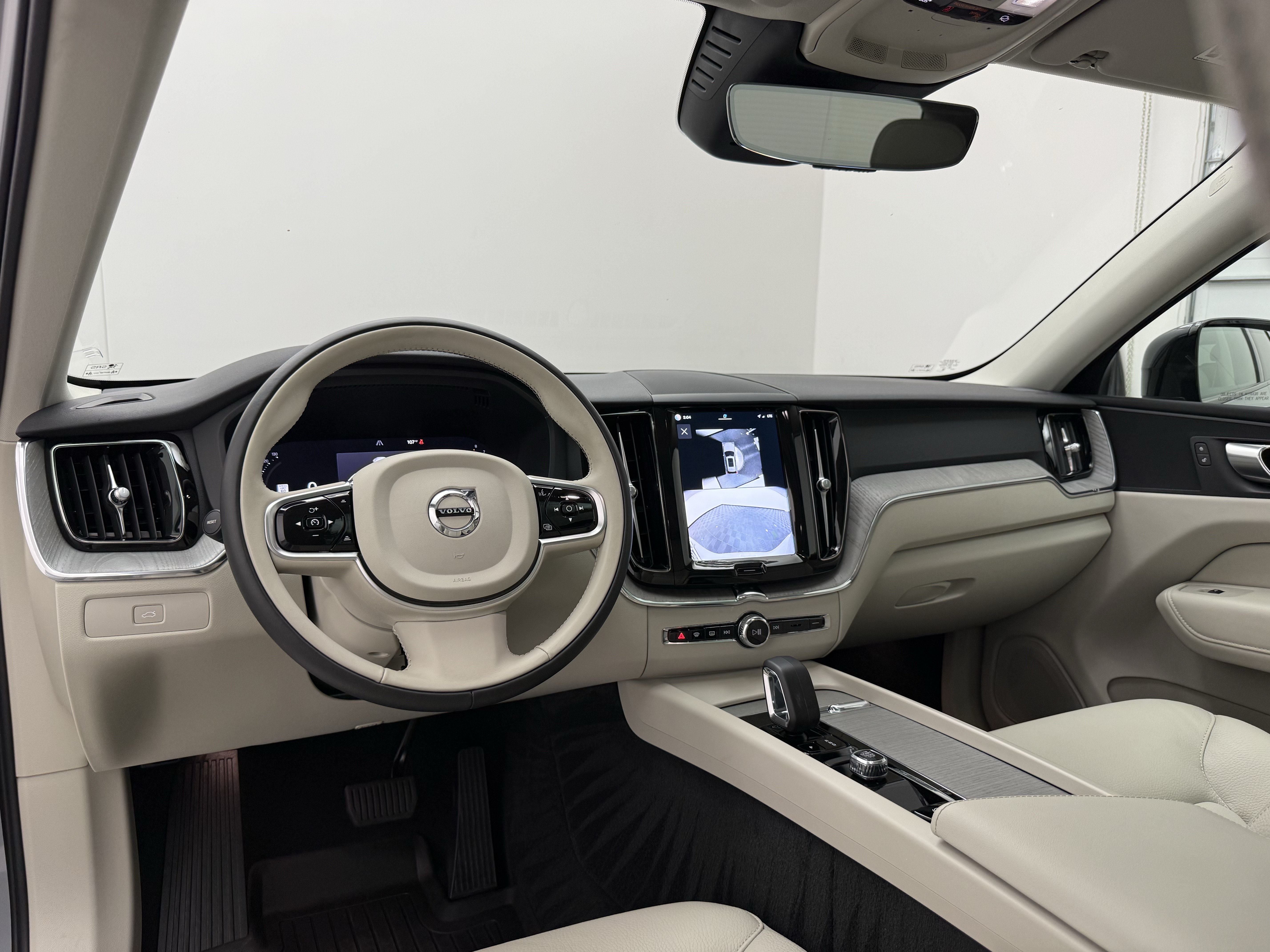 Certified 2024 Volvo XC60 B5 Plus w/ Protection Package AWD/4WD image 24