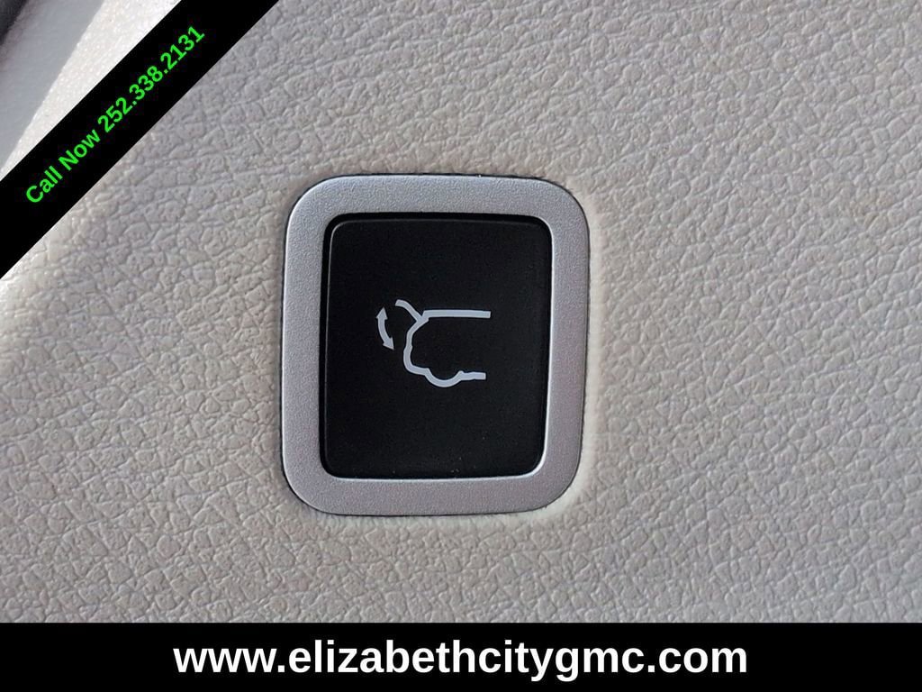Used 2023 Chrysler Pacifica Touring-L FWD image 15