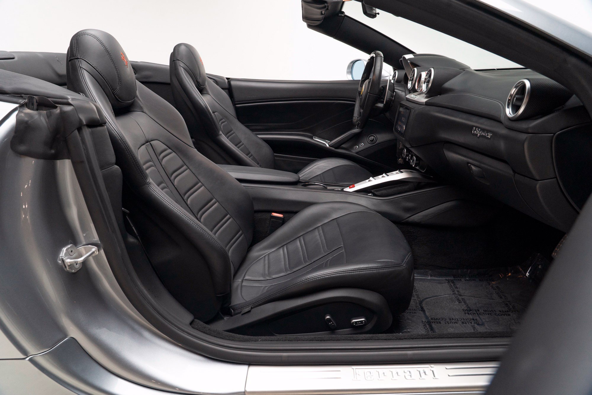 Used 2016 Ferrari California T RWD image 54
