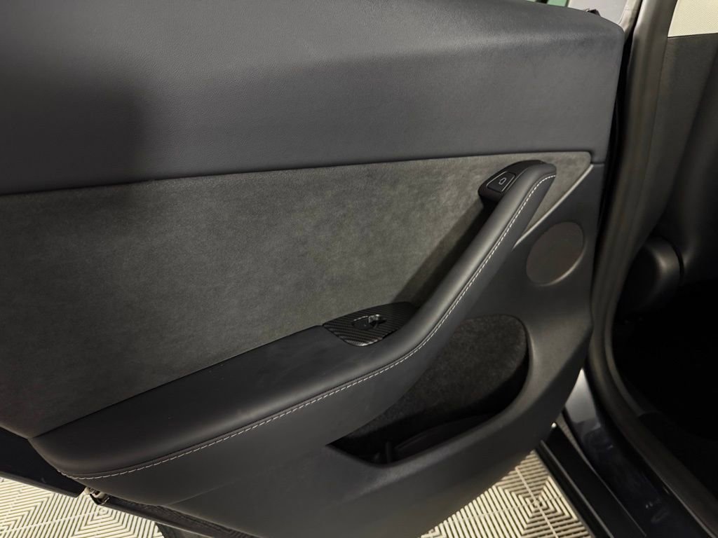 Used 2024 Tesla Model Y Long Range image 26