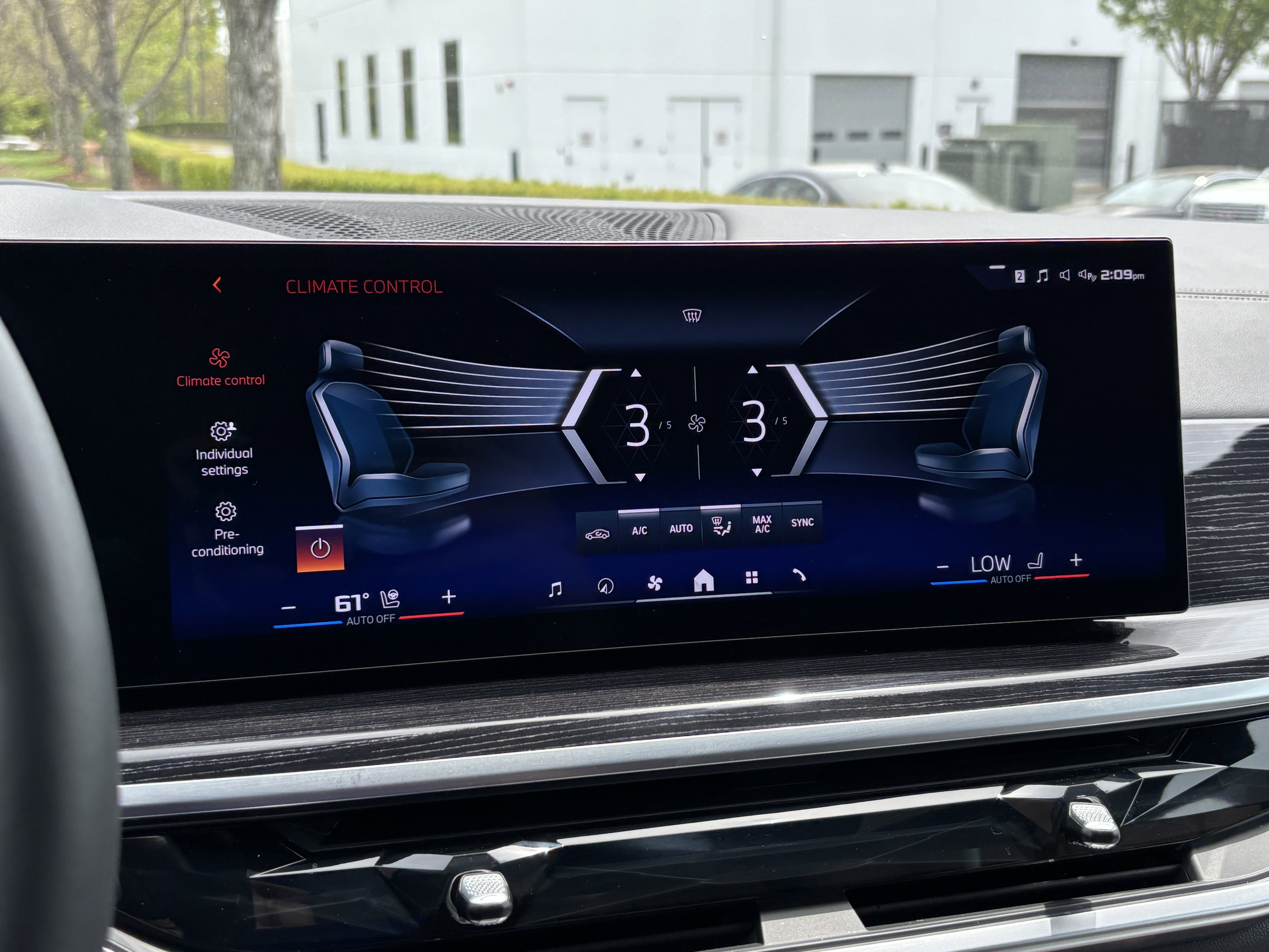 Certified 2026 BMW X7 M60i AWD/4WD image 29