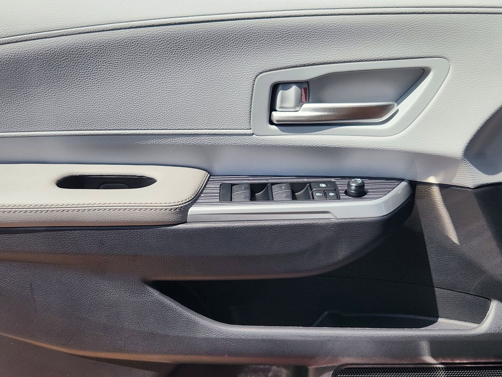 New 2026 Toyota Sienna XLE FWD image 21