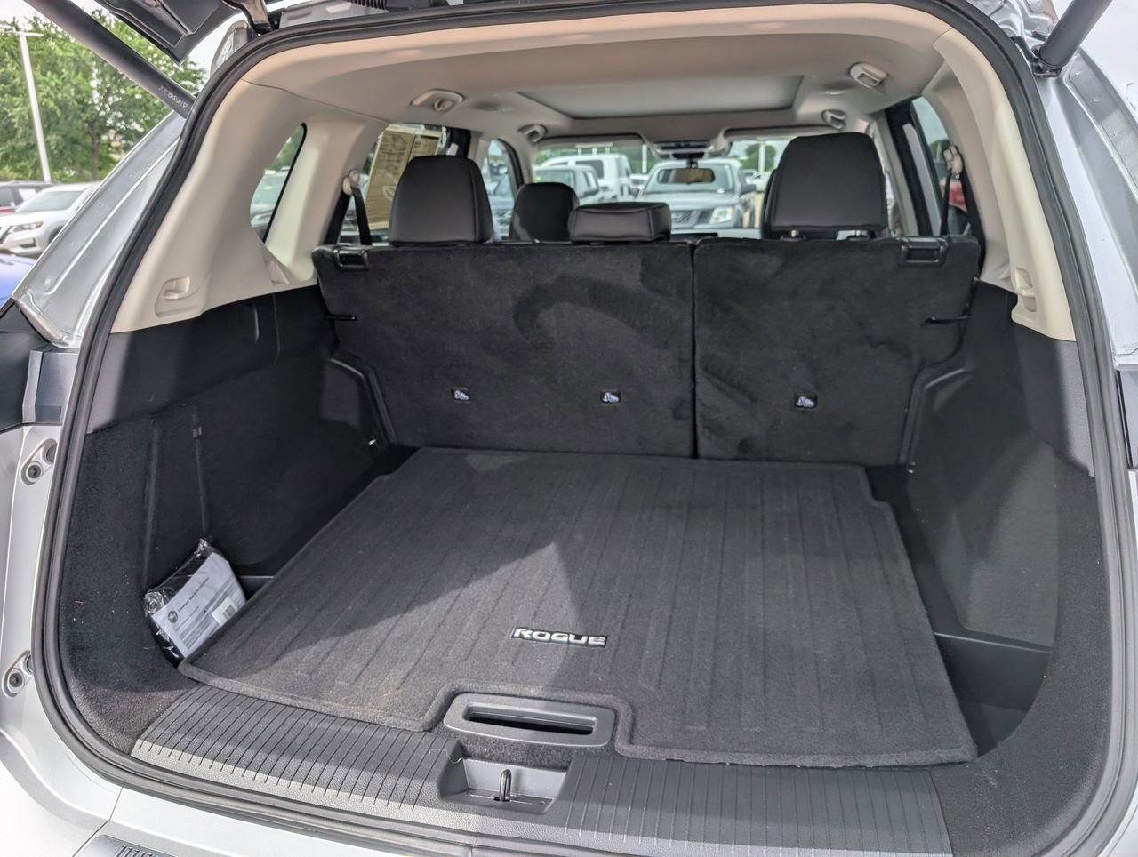 Certified 2025 Nissan Rogue SV w/ SV Premium Package FWD image 27