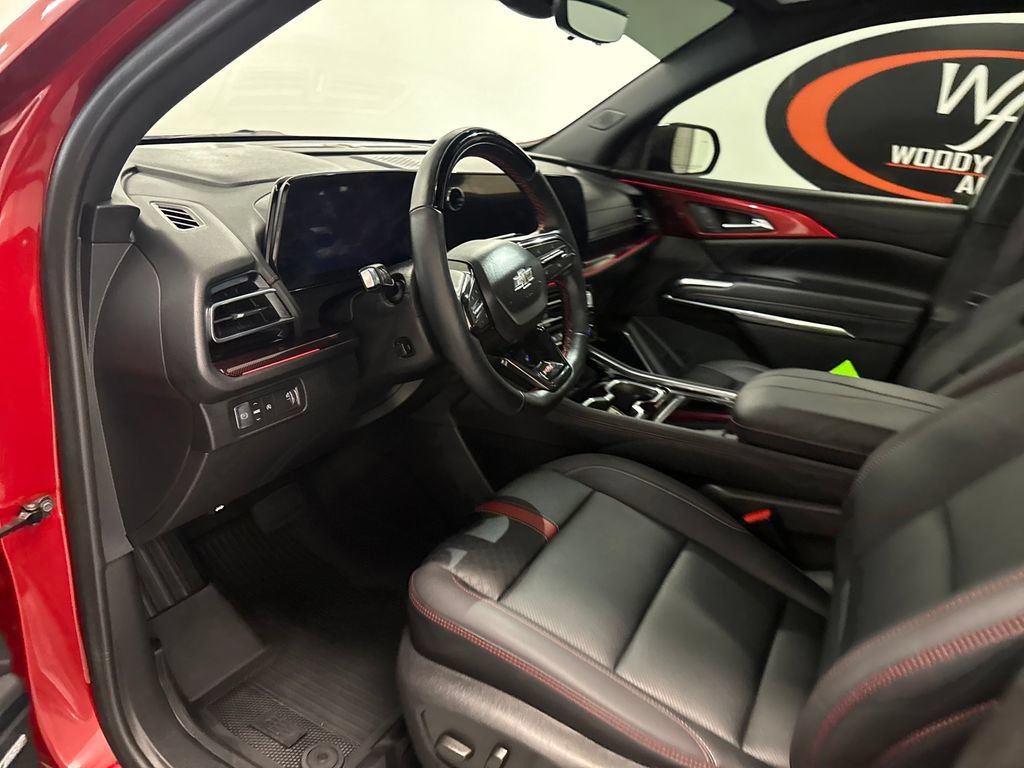 Used 2024 Chevrolet Traverse RS w/ LPO, Floor Liner Package FWD image 9