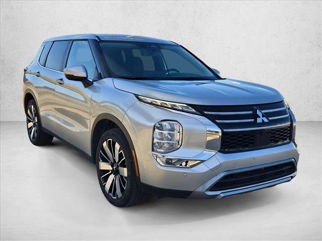 Used 2025 Mitsubishi Outlander SE FWD image 3