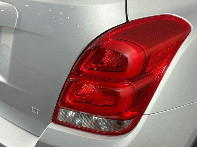 Used 2019 Chevrolet Trax LT w/ LT Convenience Package FWD image 31