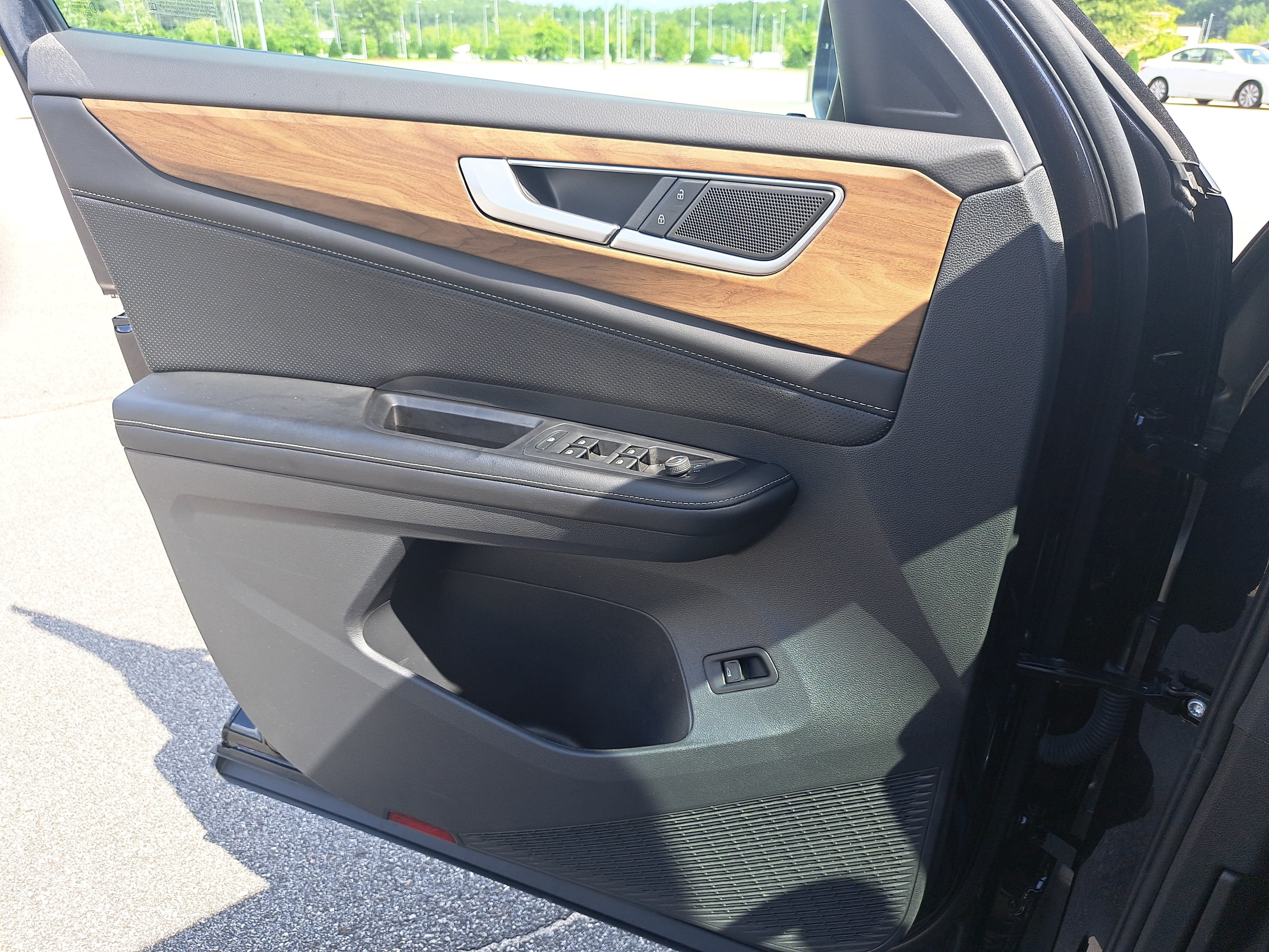 Certified 2024 Volkswagen Atlas SE FWD image 27