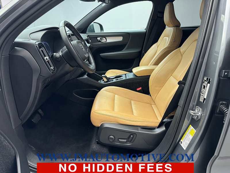 Used 2019 Volvo XC40 T5 Momentum image 13