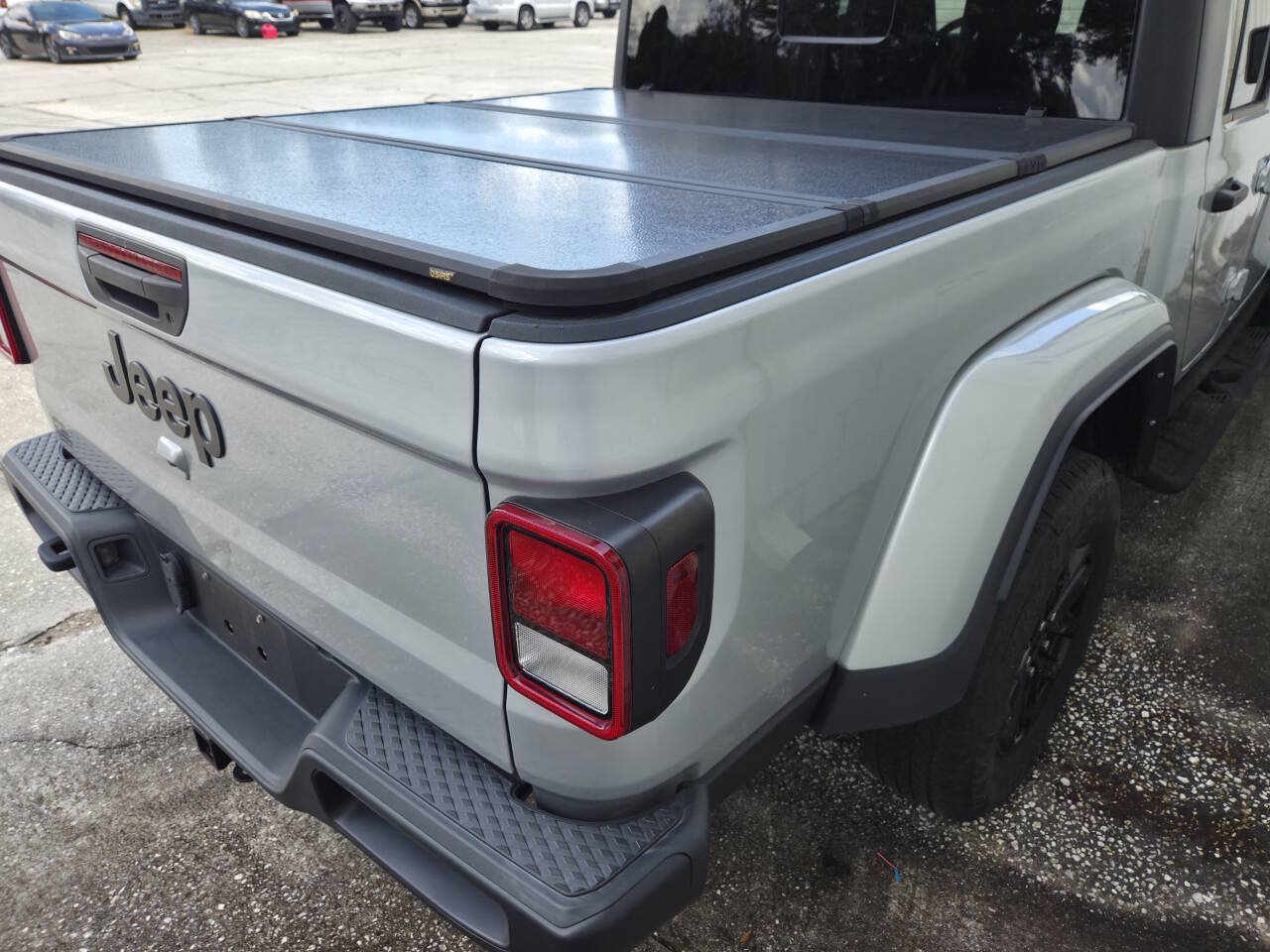 Used 2023 Jeep Gladiator Sport AWD/4WD image 17