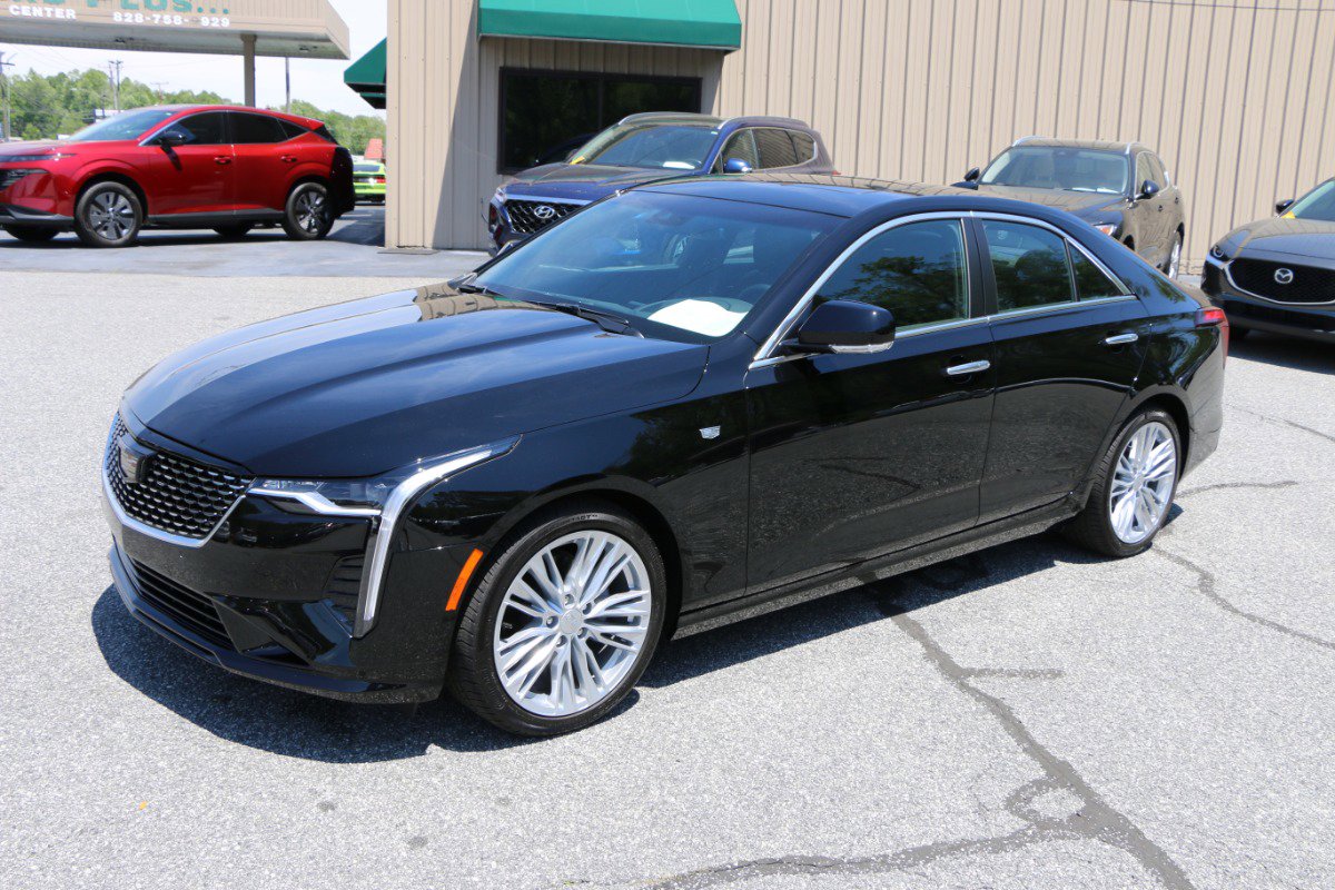 Used 2026 Cadillac CT4 Premium Luxury RWD image 1