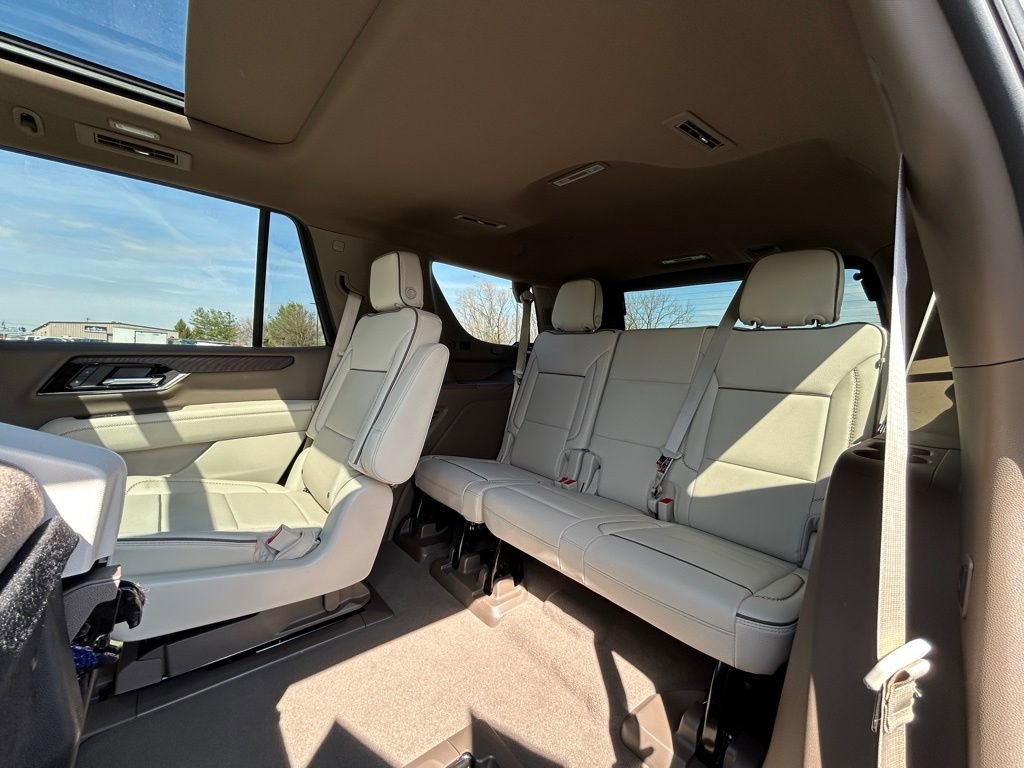 Used 2025 GMC Yukon Denali w/ Sun & Power Step Package image 13