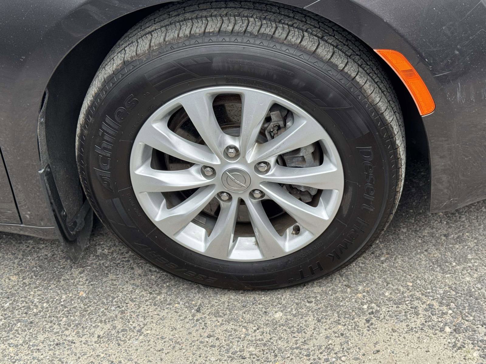 Used 2019 Chrysler Pacifica Touring-L FWD image 5