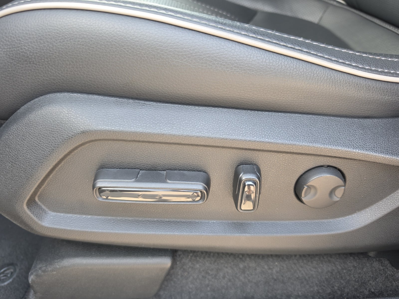 Used 2025 Honda Pilot Elite image 12