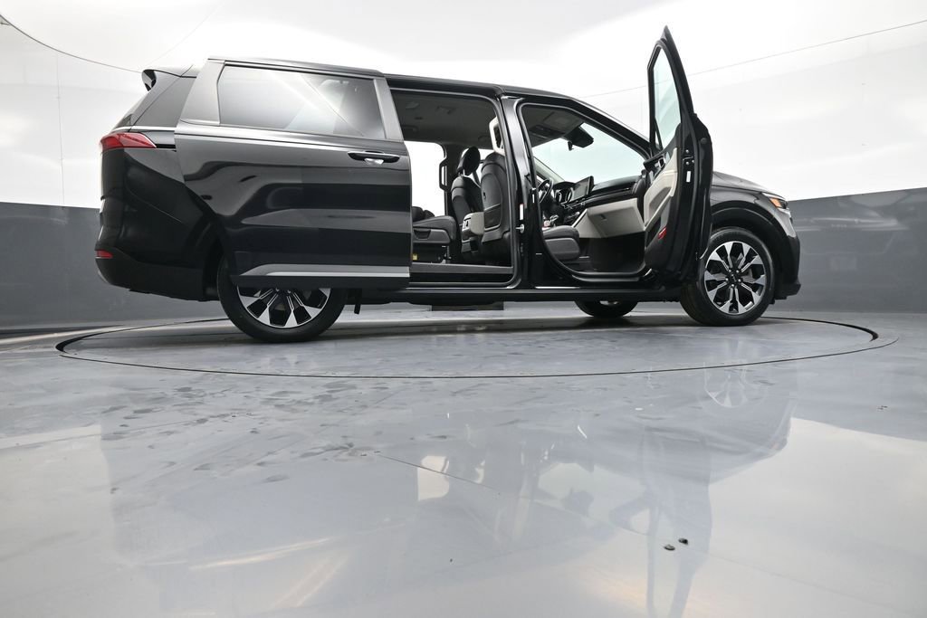 Used 2023 Kia Carnival EX image 48