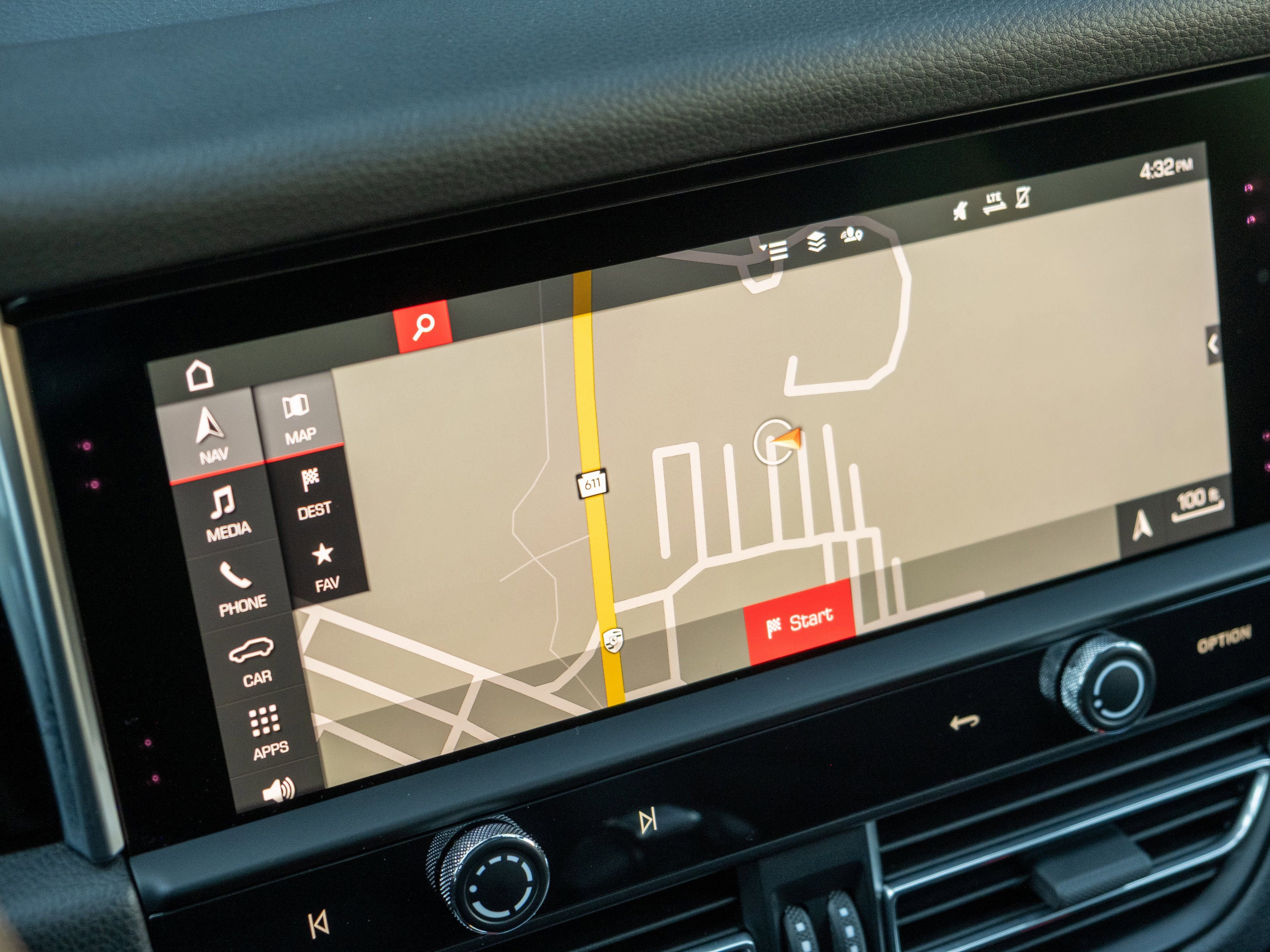 Certified 2023 Porsche Macan image 27