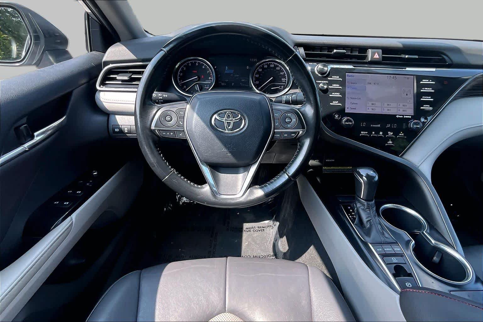 Used 2020 Toyota Camry XLE FWD image 6