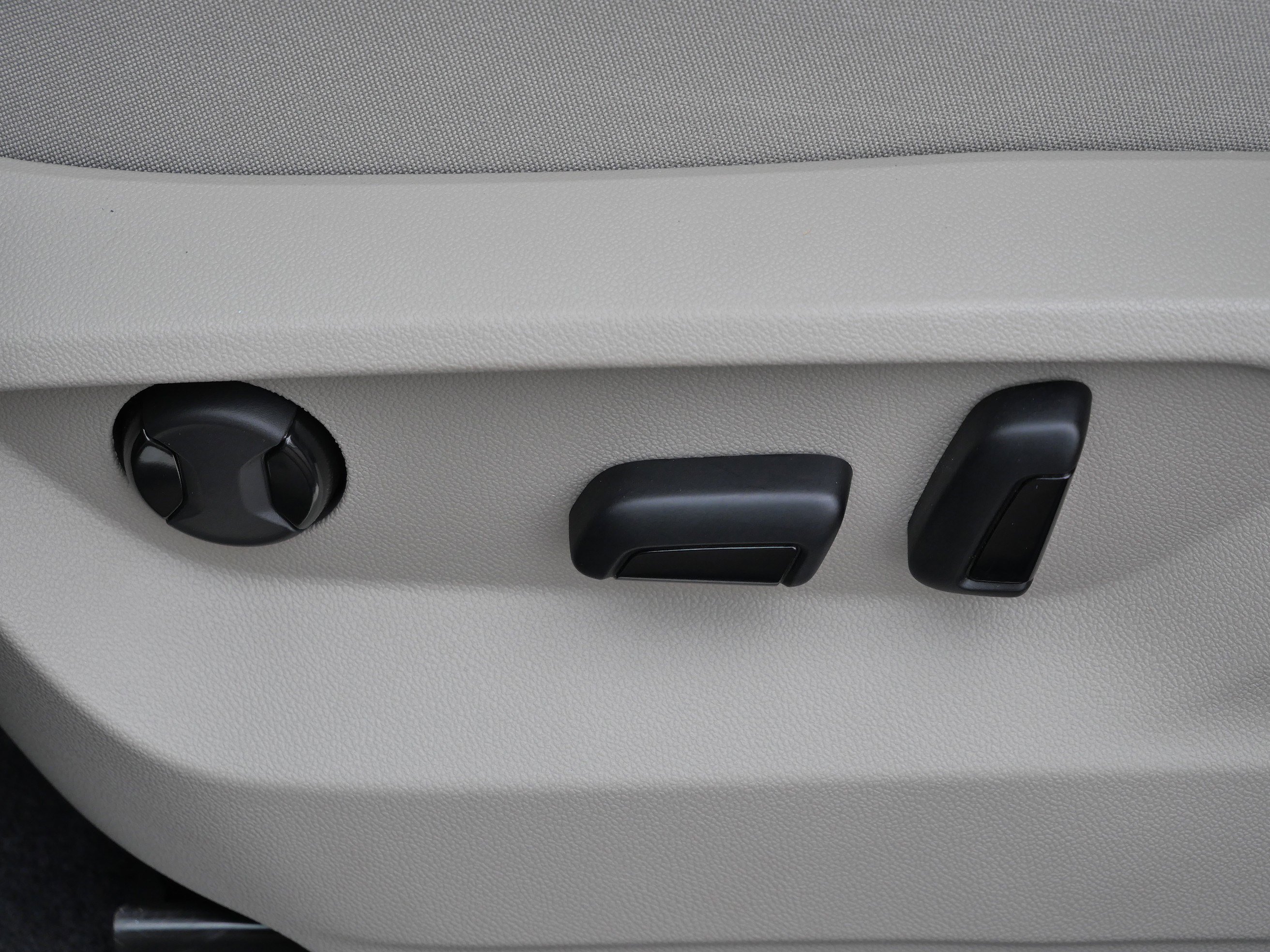 Certified 2025 Volkswagen Atlas SE image 19