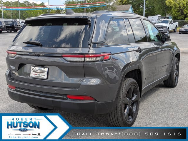 Used 2025 Jeep Grand Cherokee Altitude AWD/4WD image 6