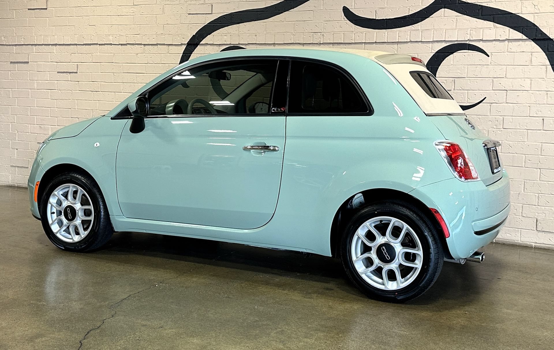 Used 2015 FIAT 500 Pop FWD image 10