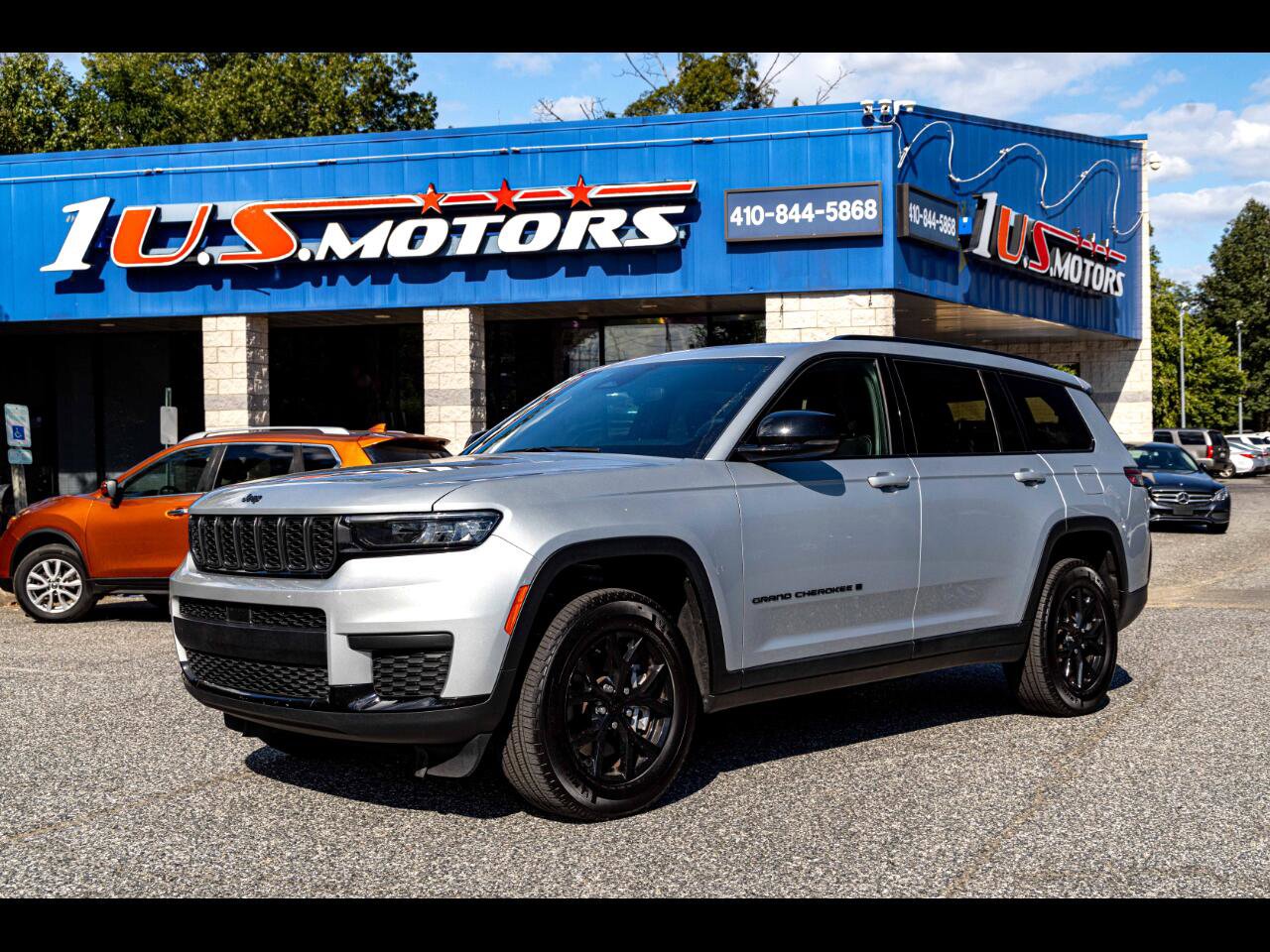 Used 2024 Jeep Grand Cherokee L Laredo image 1