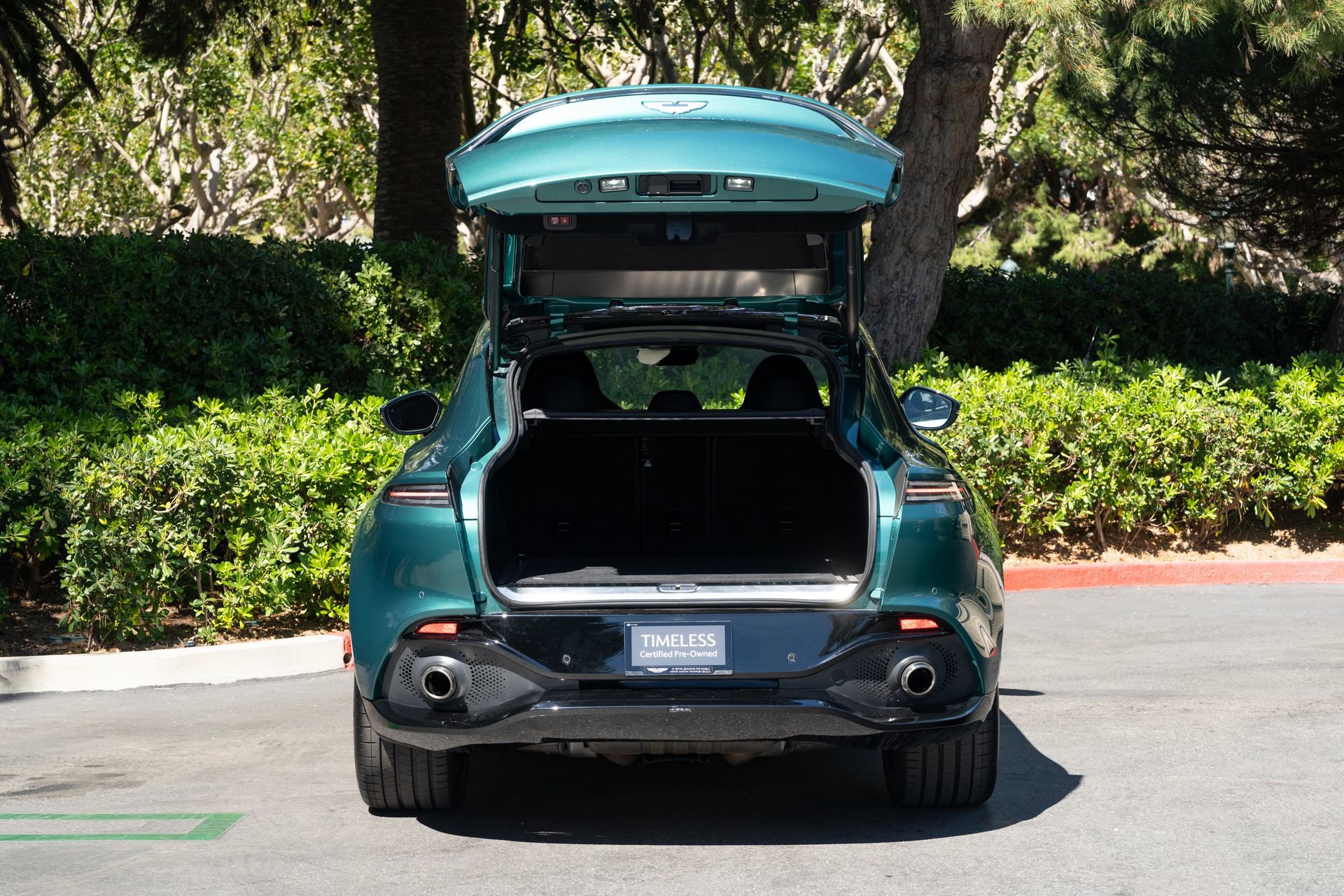 Used 2021 Aston Martin DBX image 7