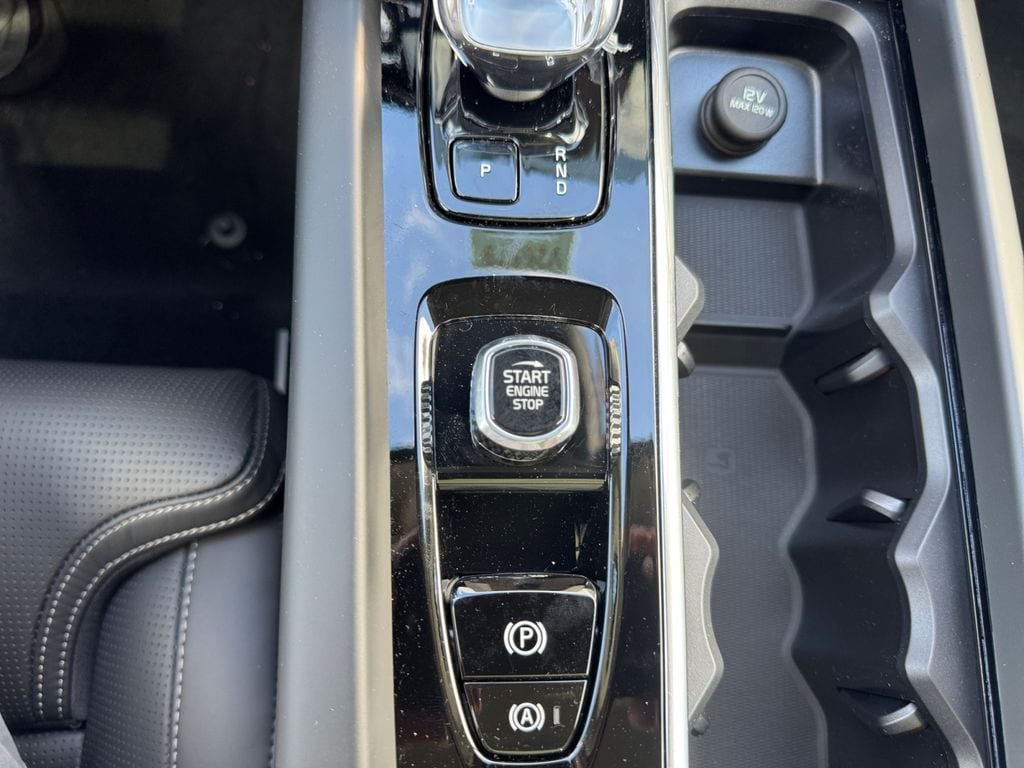 New 2026 Volvo XC60 T8 Ultra w/ Protection Package Premier AWD/4WD image 18