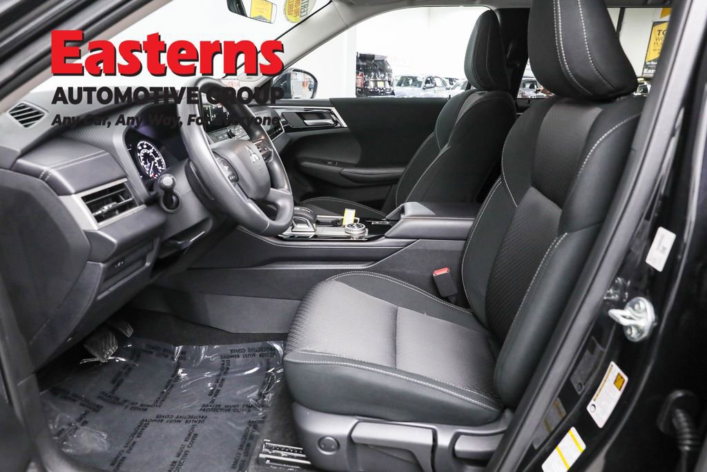 Used 2025 Mitsubishi Outlander ES image 7